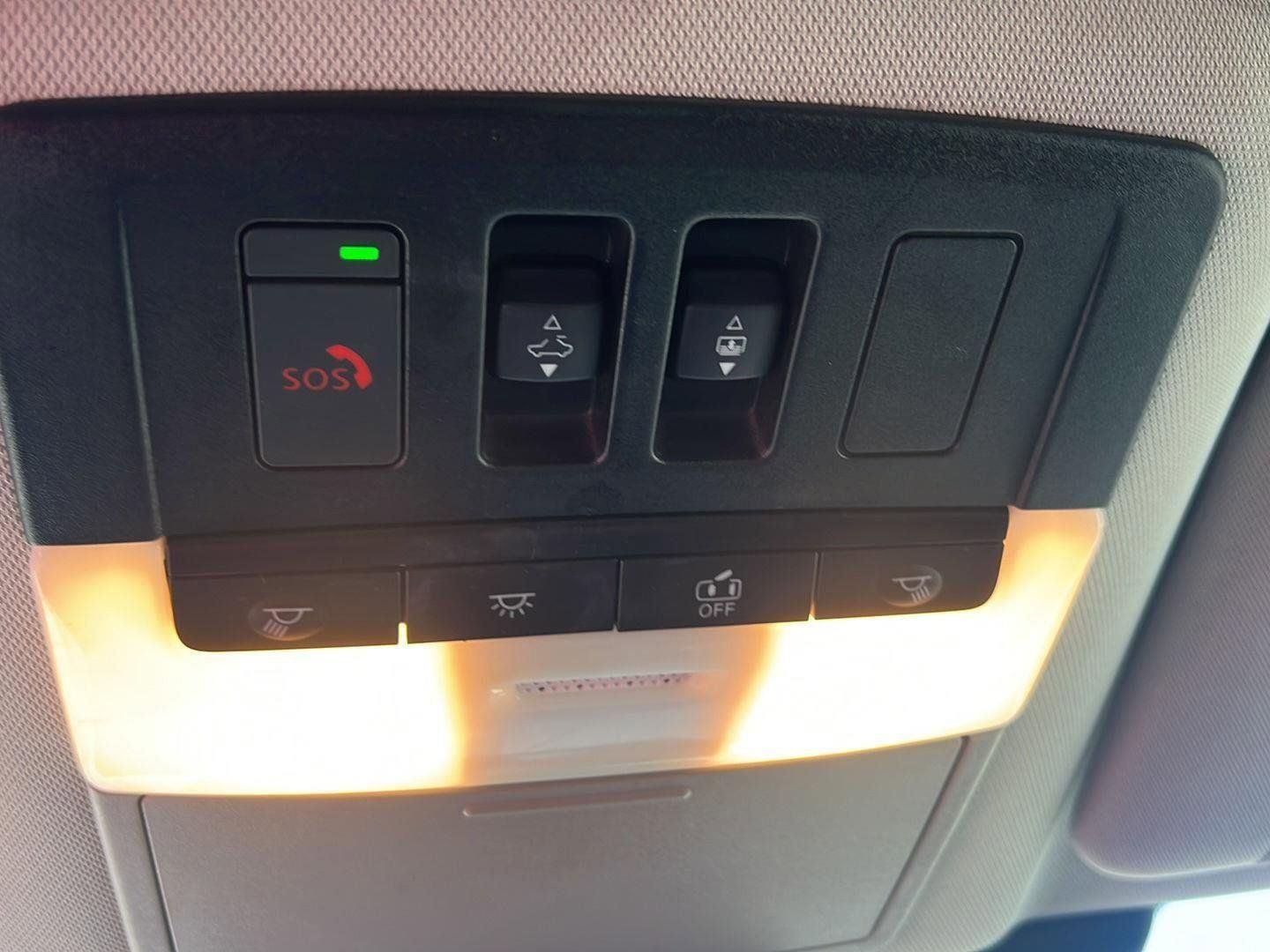 Used 2023 Pearl White Tricoat Nissan Platinum image 15