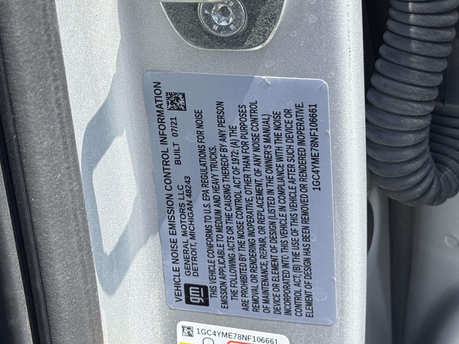 Used 2022 Silver Ice Metallic Chevrolet Custom image 29