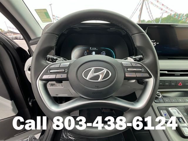 Used 2025 Black Hyundai SEL image 18