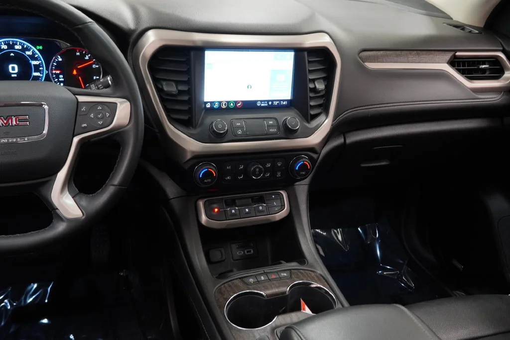 Used 2023 White Frost Tricoat GMC Denali image 17
