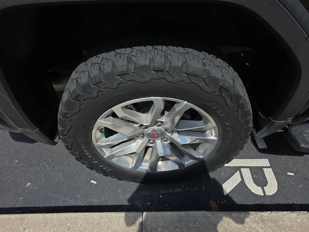 Used 2019 ONYX BLACK GMC SLT image 5