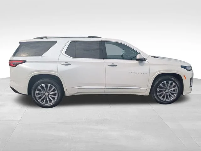 Used 2023 Iridescent Pearl Tricoat Chevrolet Premier image 7