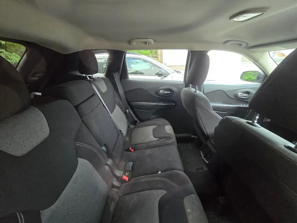 Used 2014 Gray Jeep Latitude image 7