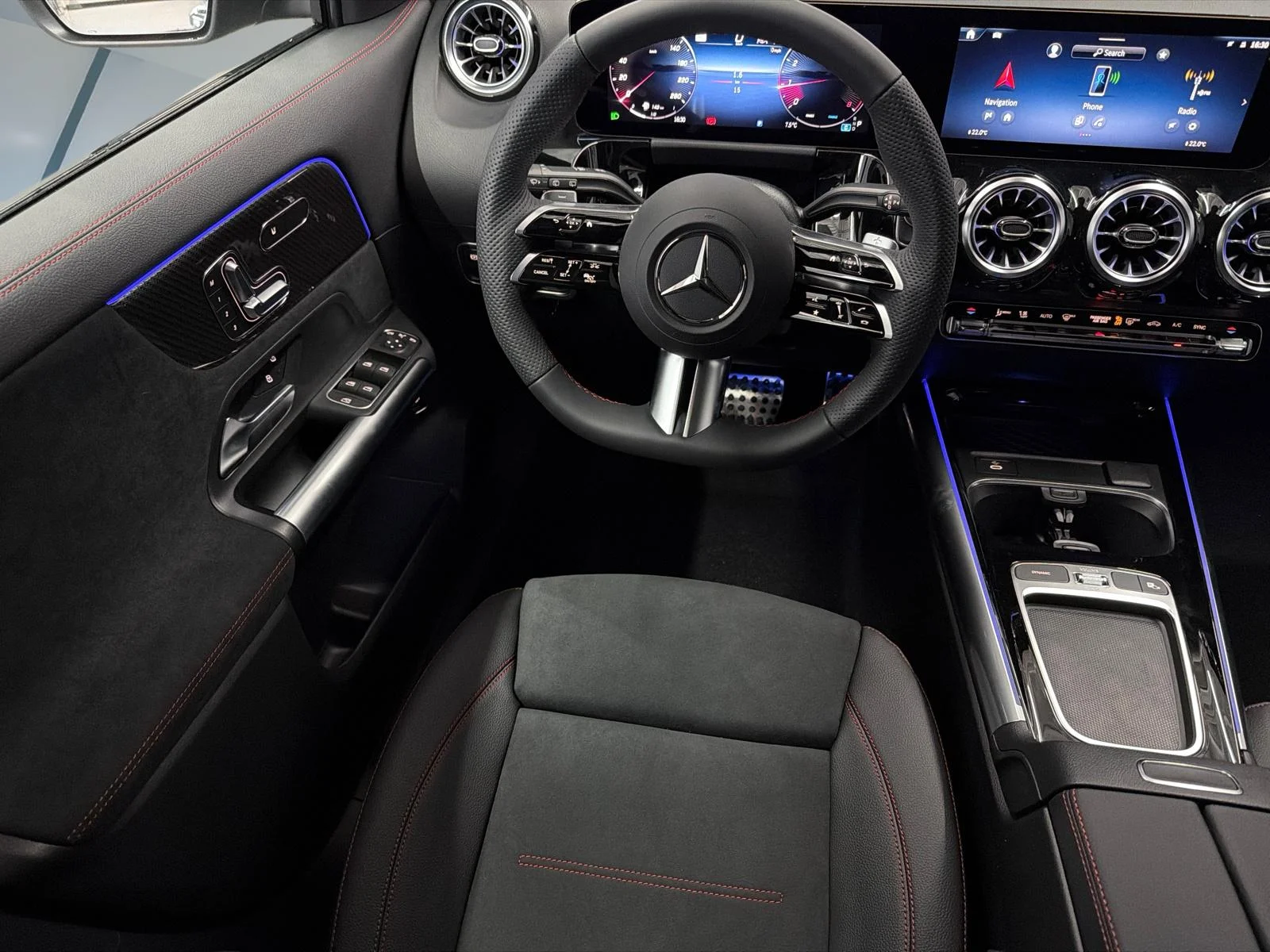 Used 2026 Grey Mercedes-Benz GLA 250 4MATIC SUV image 18