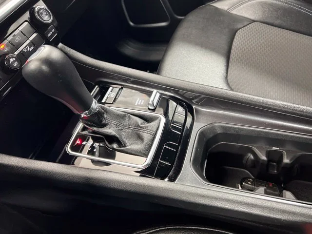 Used 2024  Jeep Latitude image 19