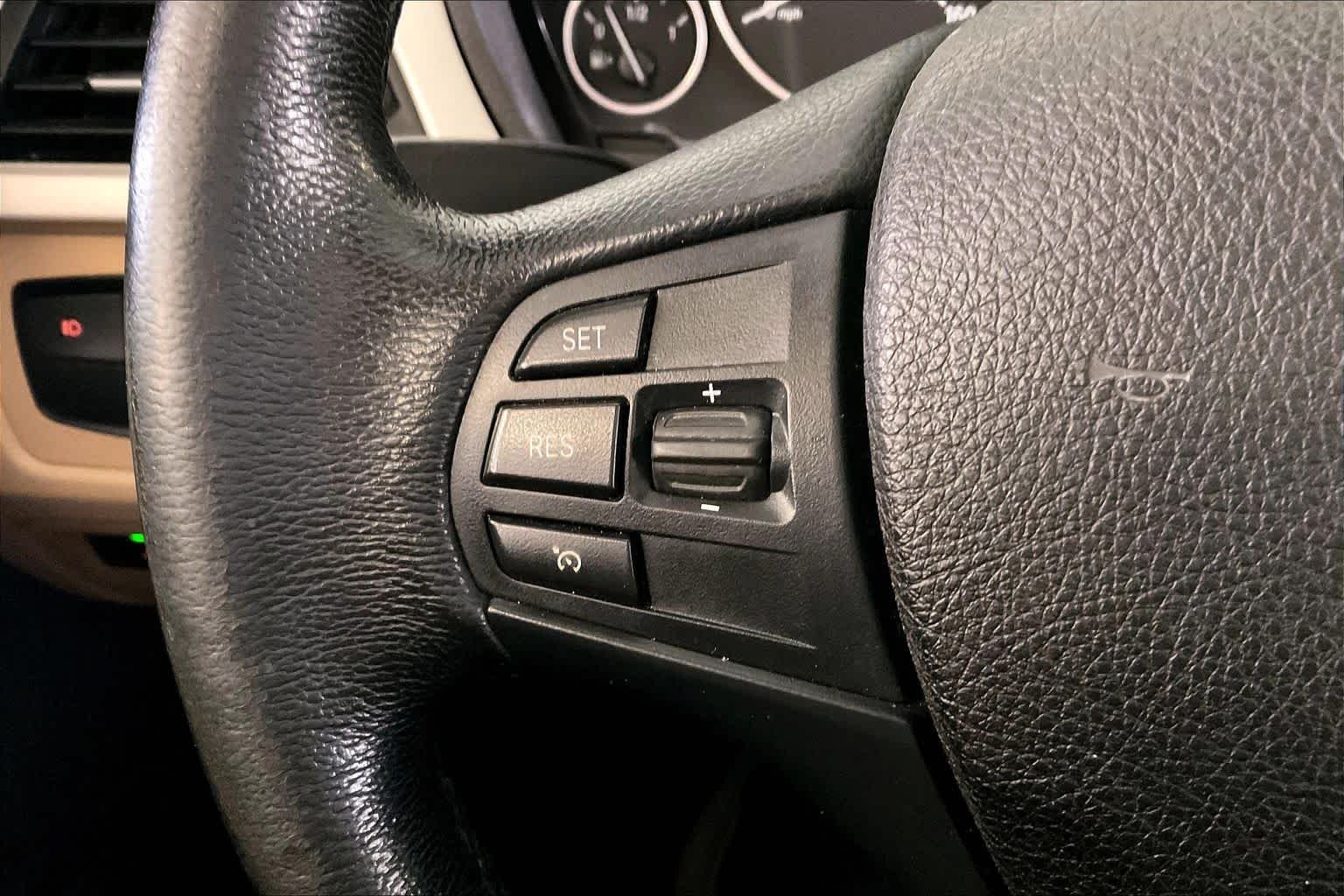 Used 2018 Glacier Silver Metallic BMW 320i image 22