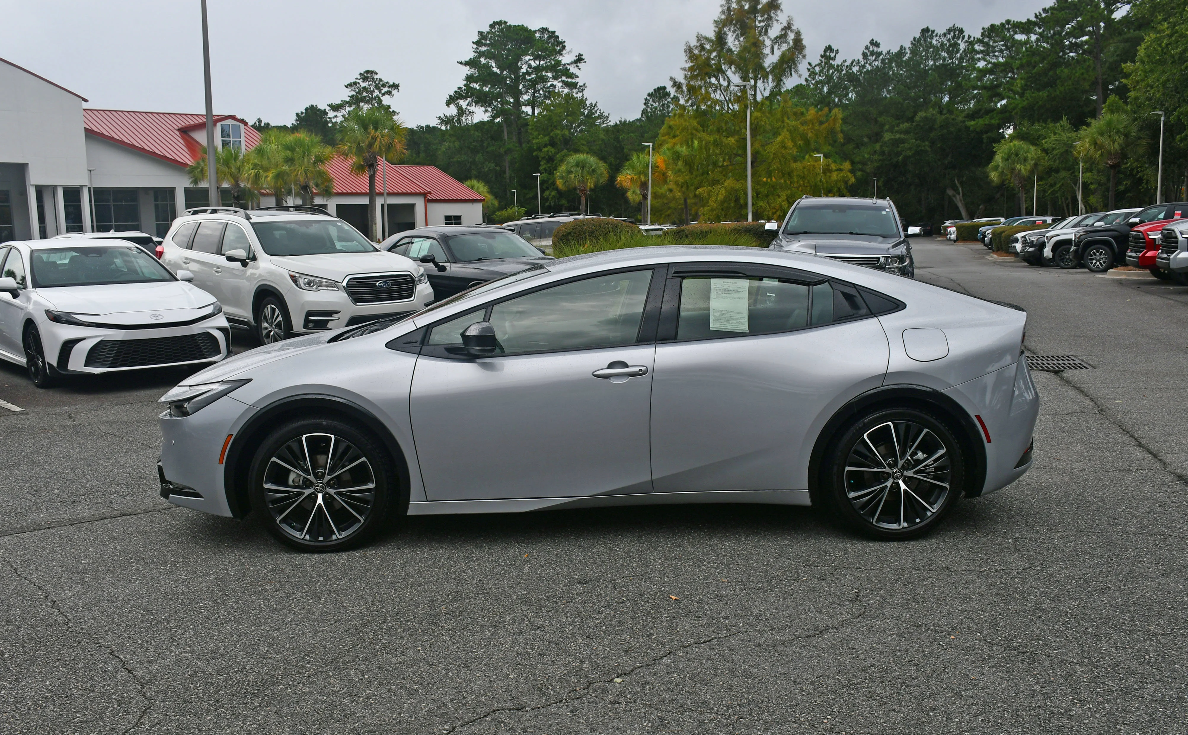 Used 2025  Toyota XLE image 2