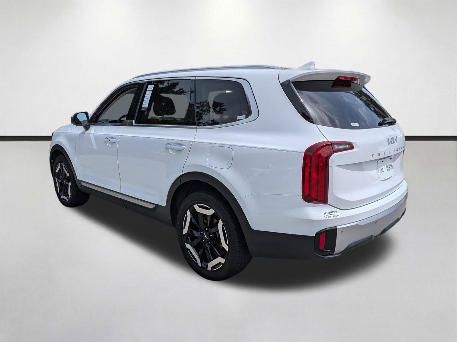 Used 2023 Glacial White Pearl Kia S image 6