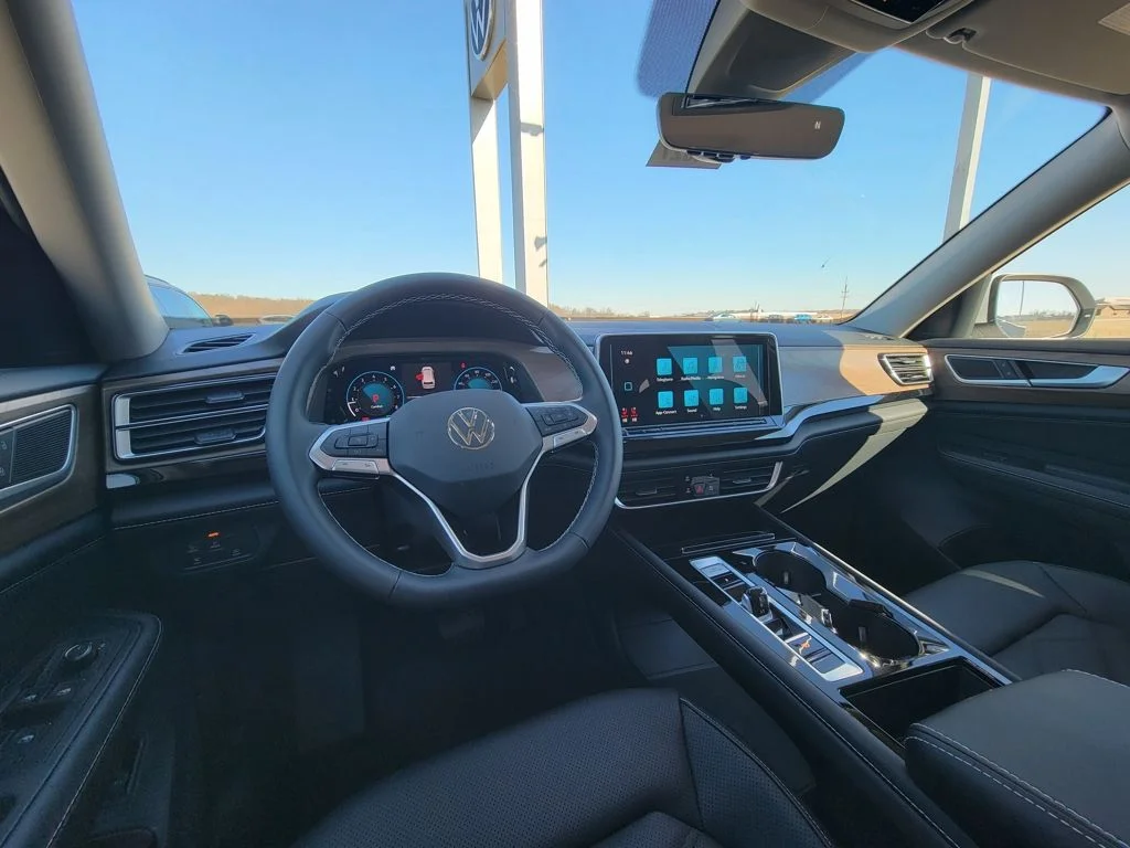 New 2026 White Volkswagen 2.0T SE w/Technology image 29