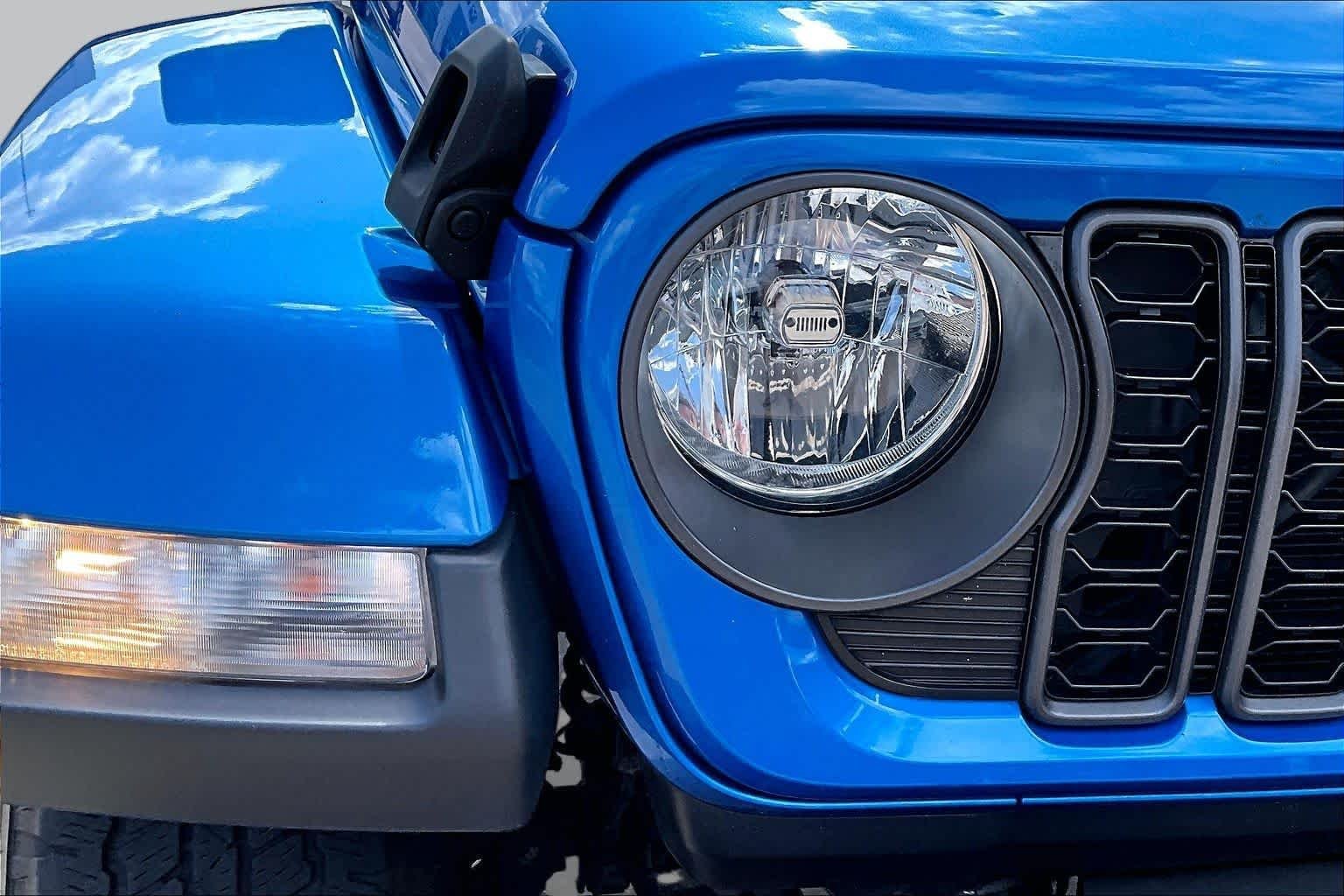 Used 2024 Hydro Blue Pearlcoat Jeep Sport S image 12
