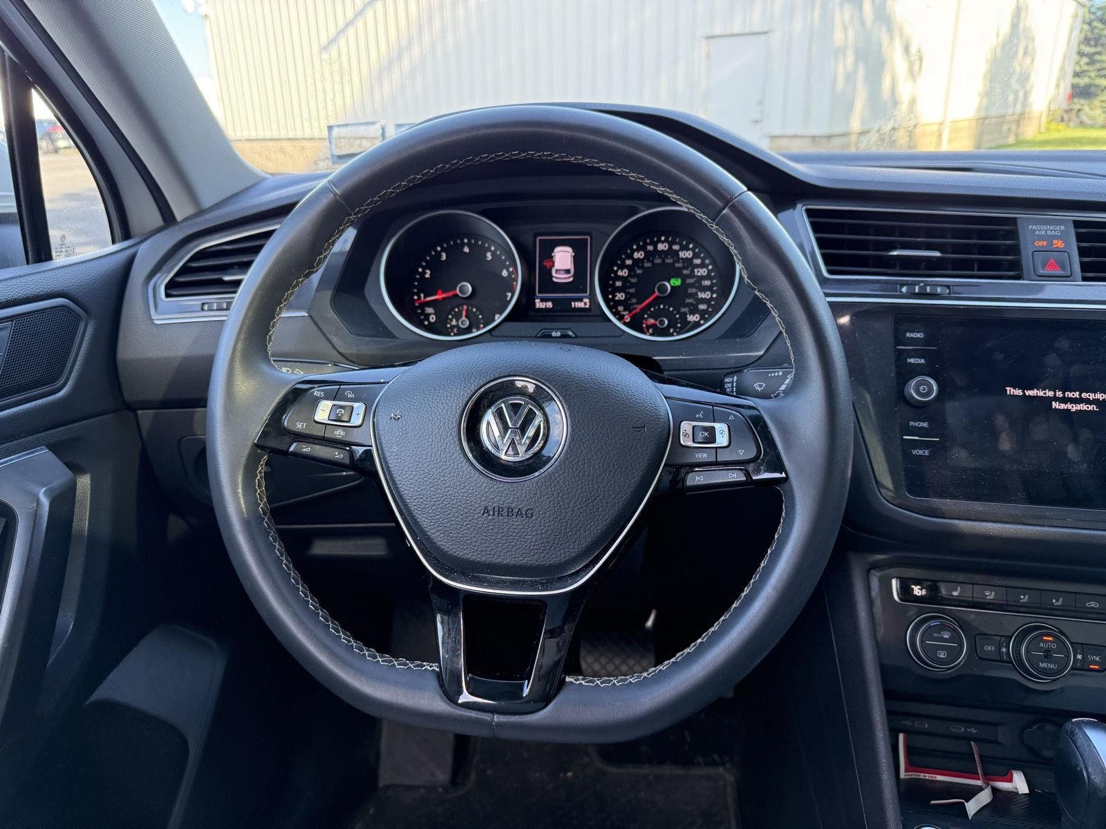 Used 2021 Pure White Volkswagen SE image 9