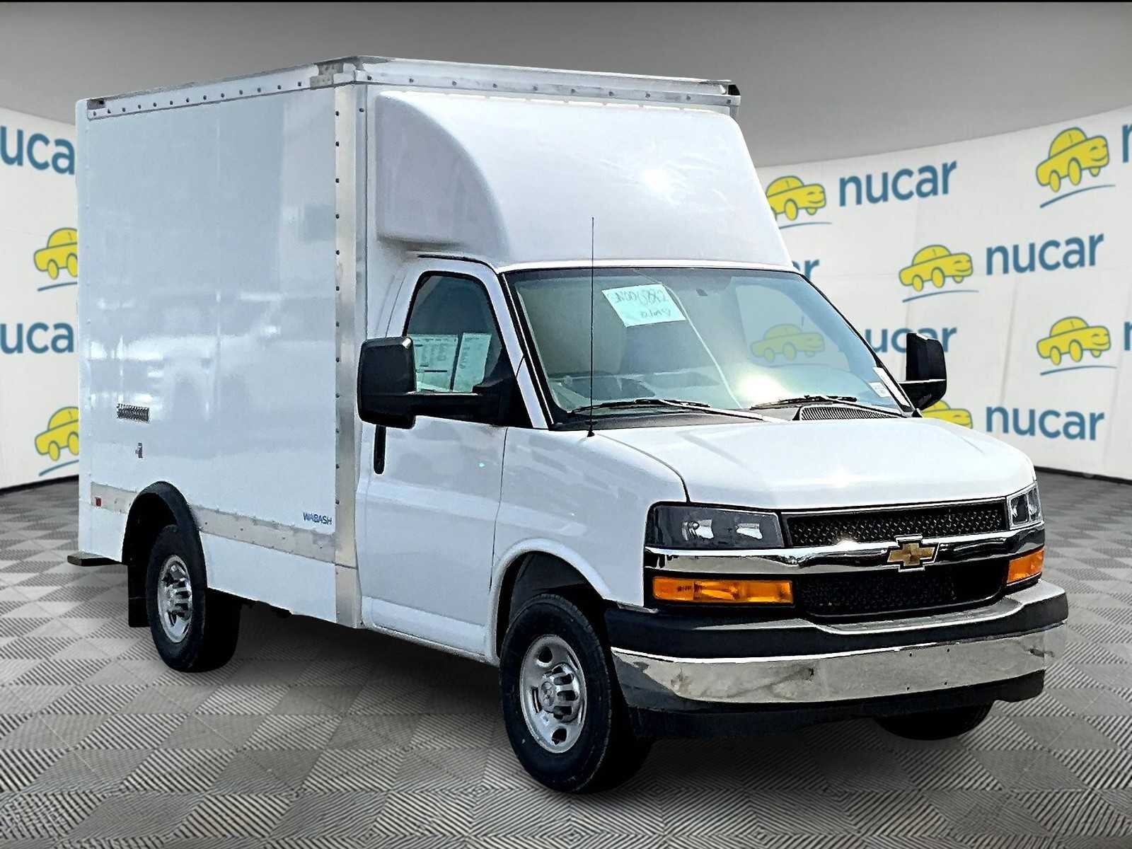 Summit White 2025 Chevrolet Express Chassis 3500 Cutaway 139 Van Rear-Wheel Drive 8-Speed Automatic