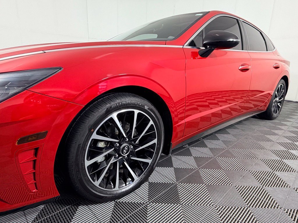 Used 2020 Red Hyundai SEL Plus image 11