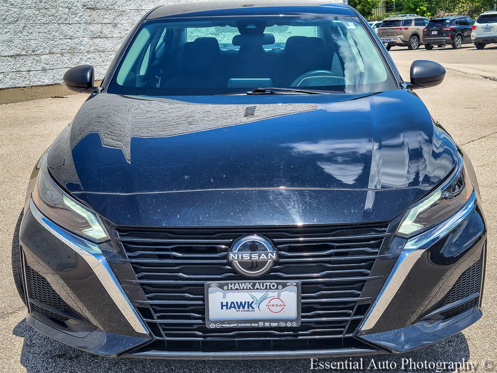 Used 2024 Super Black Nissan 2.5 SV image 4