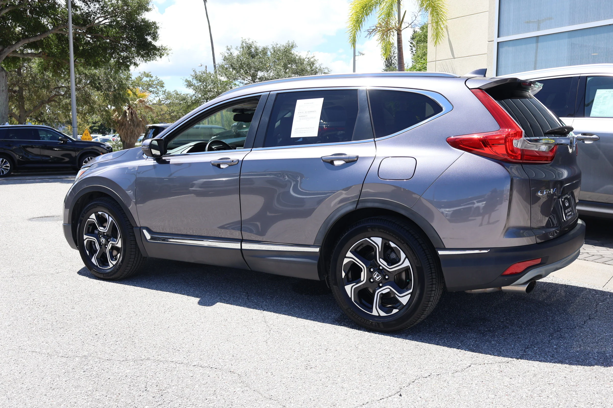 Used 2018 Modern Steel Metallic Honda Touring image 7