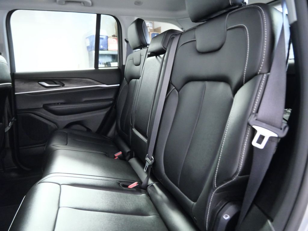 Used 2023 Silver Jeep Limited image 14