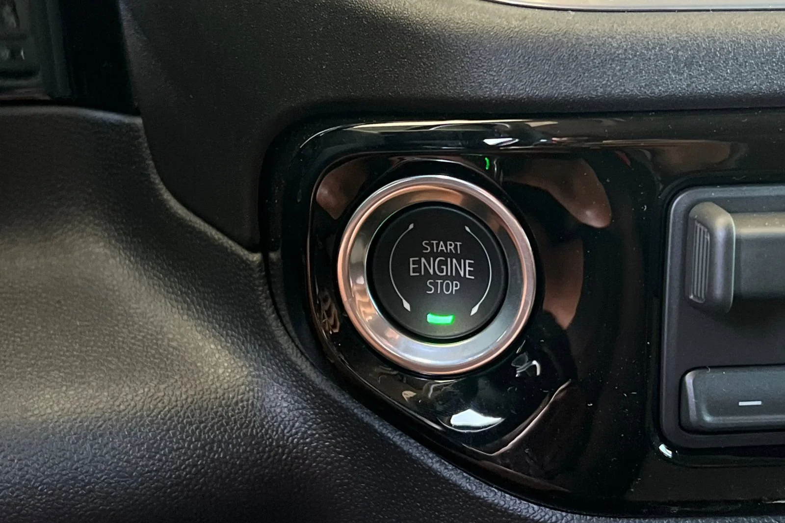 New 2026 Sterling Metallic GMC Elevation image 20