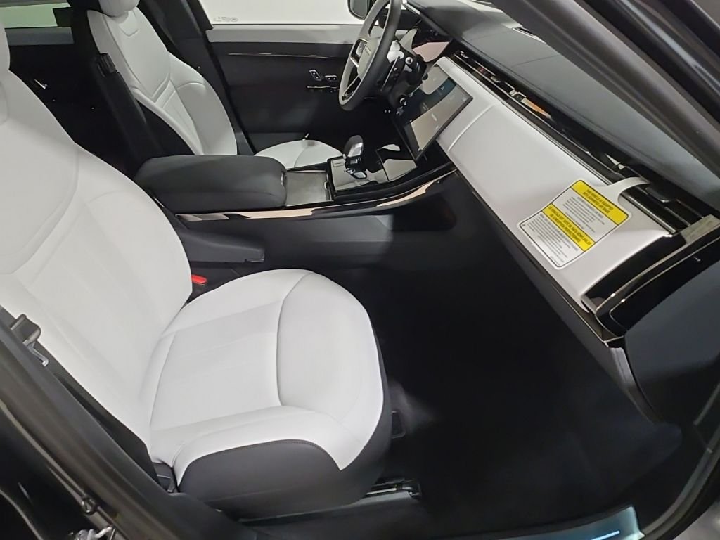 New 2026 Carpathian Grey Land Rover Dynamic SE image 25