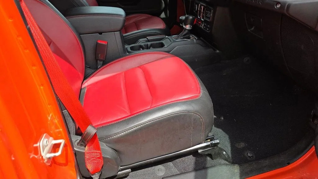 Used 2023  Jeep Rubicon 20th Anniversary Edition 4xe image 5