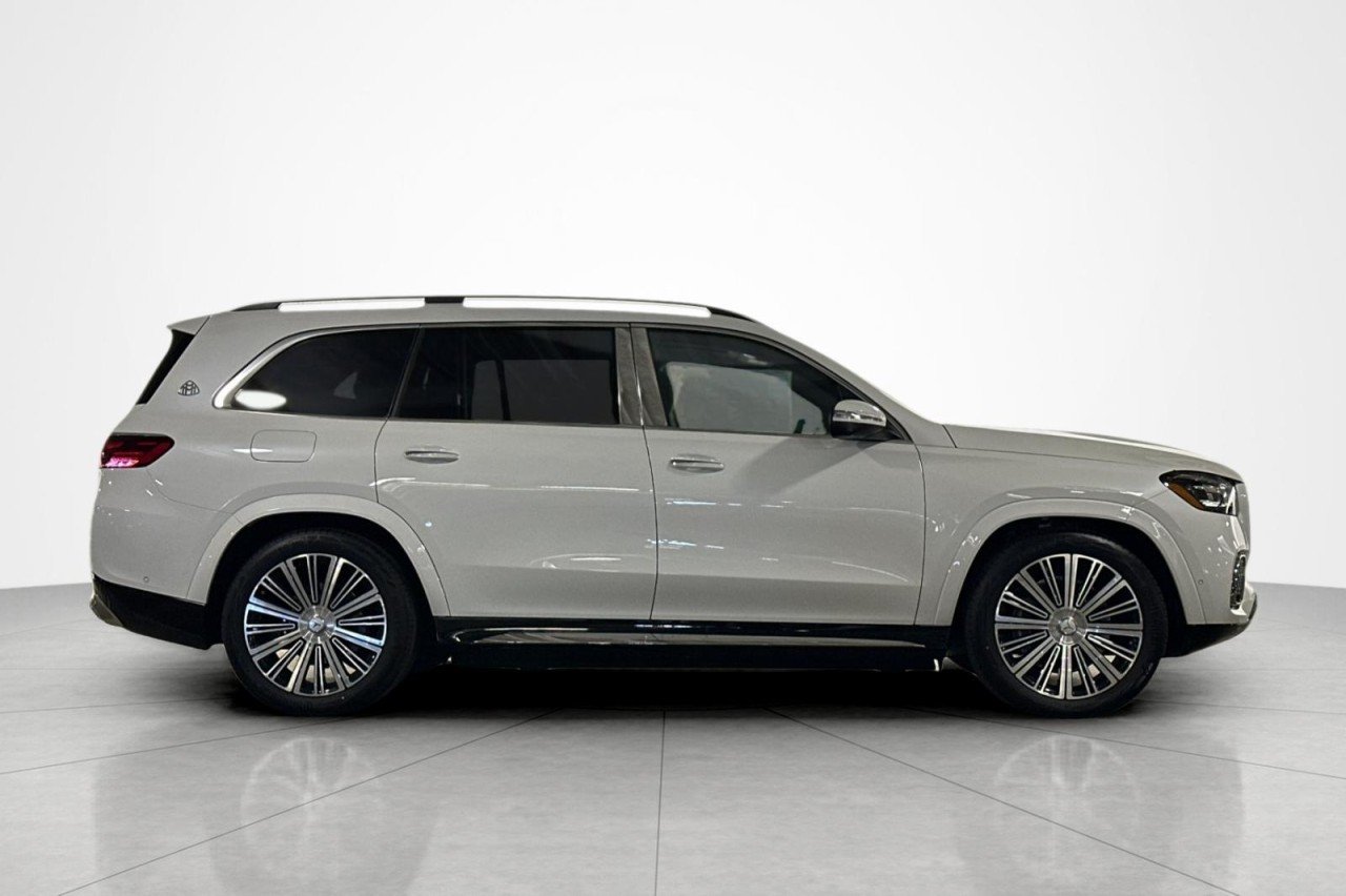 New 2026 MANUFAKTUR Moonlight White Metallic Mercedes-Benz Maybach GLS 600 4MATIC® SUV image 6