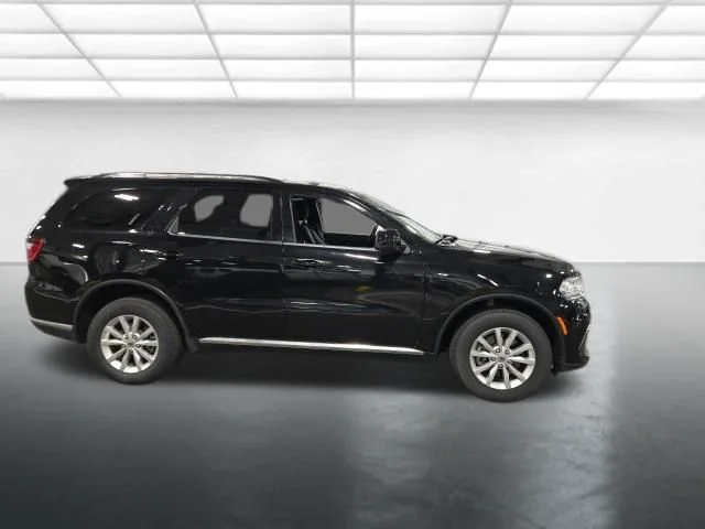 Used 2022 Black Dodge SXT image 3