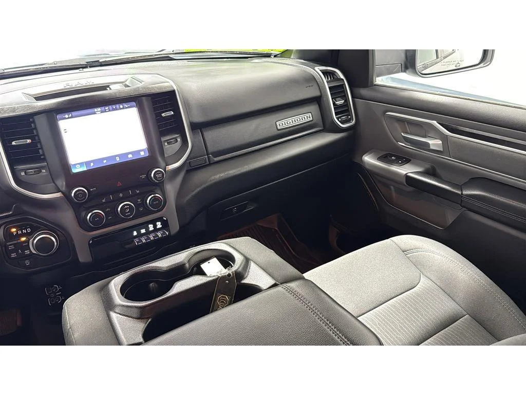 Used 2022 Billet Silver Metallic Clearcoat Ram Big Horn Crew Cab 4X4 3.6L V6 1 OWNER image 40
