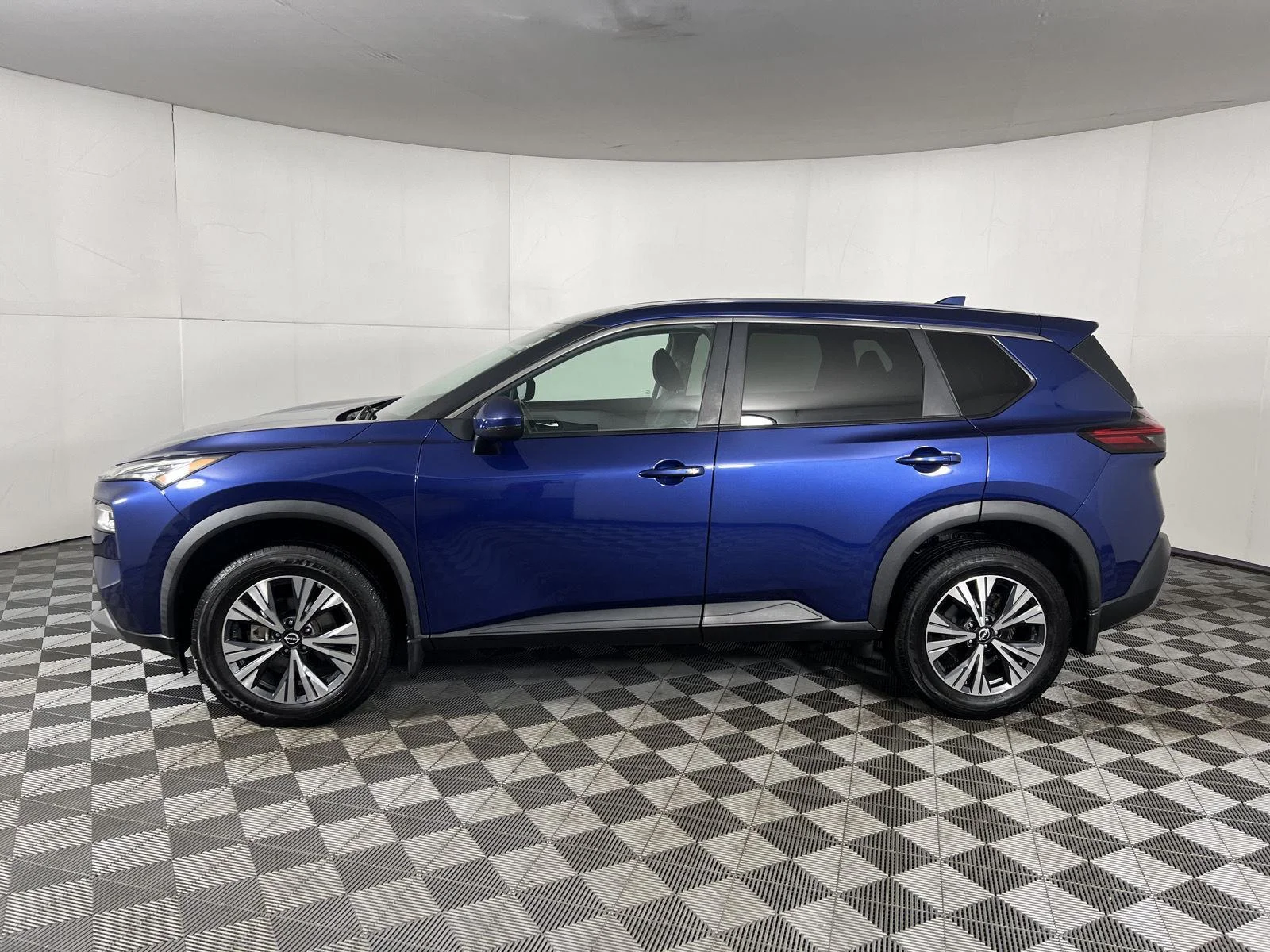 Used 2022 Caspian Blue Metallic Nissan SV image 4
