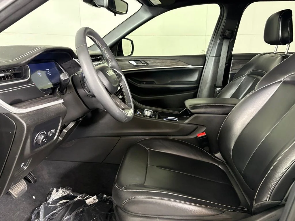 Used 2024 Silver Jeep Limited image 22