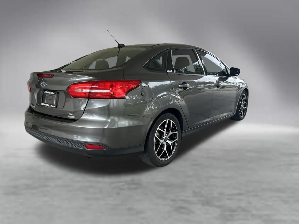 Used 2018 Gray Ford SE image 3