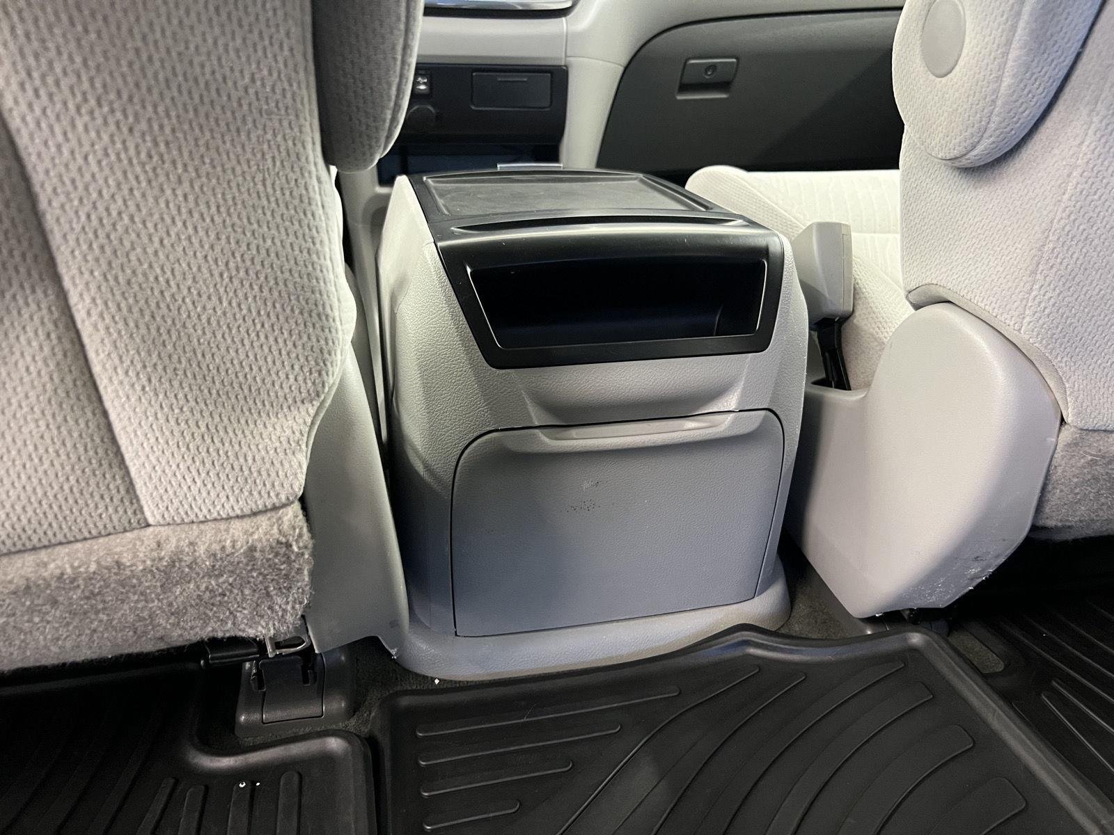 2016 Toyota Sienna LE - Photo 26