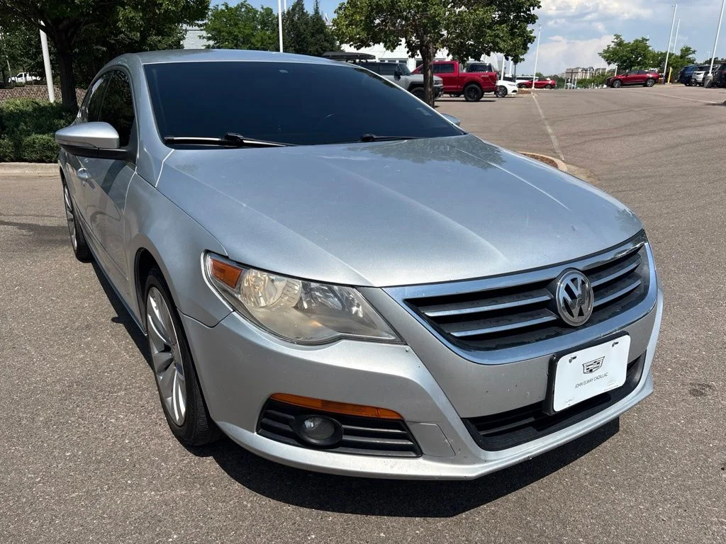 Used 2010 White Volkswagen Sport image 7