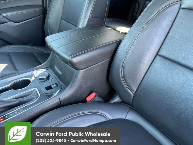 Used 2019 Gray Chevrolet RS image 22