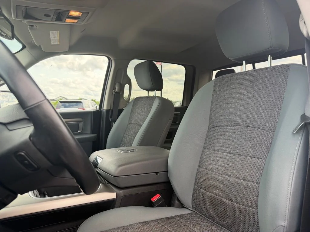 Used 2018 Silver Ram Big Horn image 24