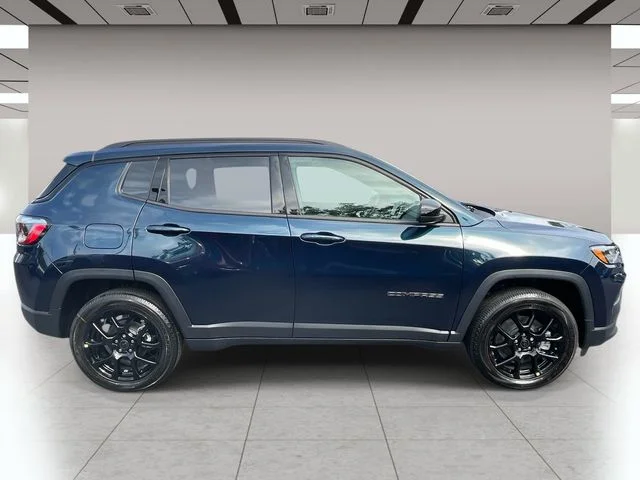 New 2026 Fathom Blue Pearl-Coat Exterior Paint Jeep Latitude Altitude image 2