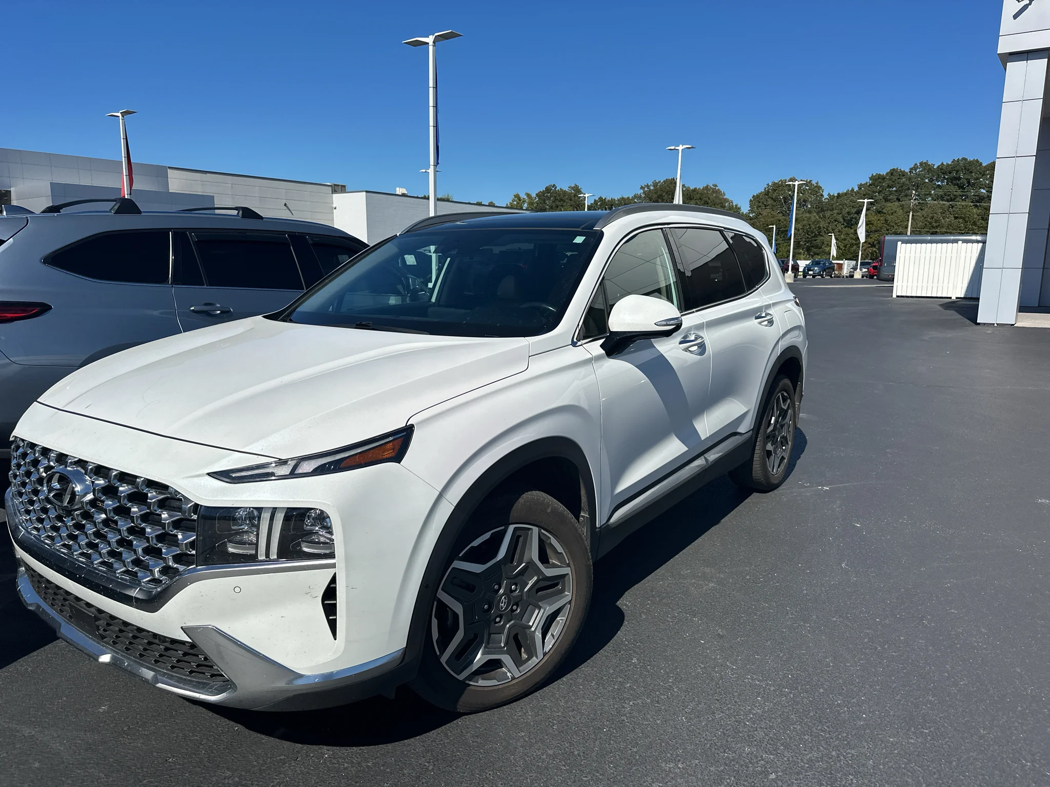 Used 2022 White Hyundai Limited image 1