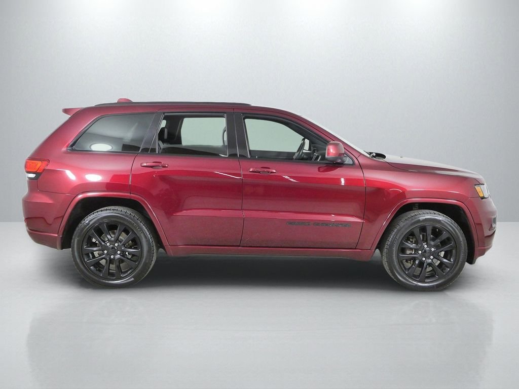 Used 2017 Red Jeep Altitude image 8