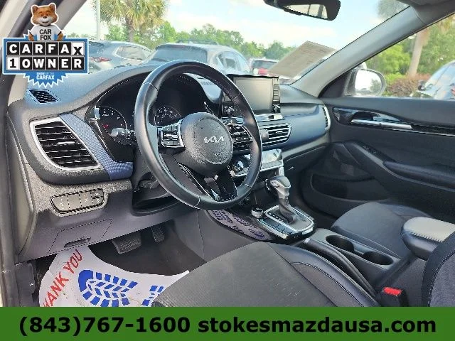 Used 2023 White Kia S image 17