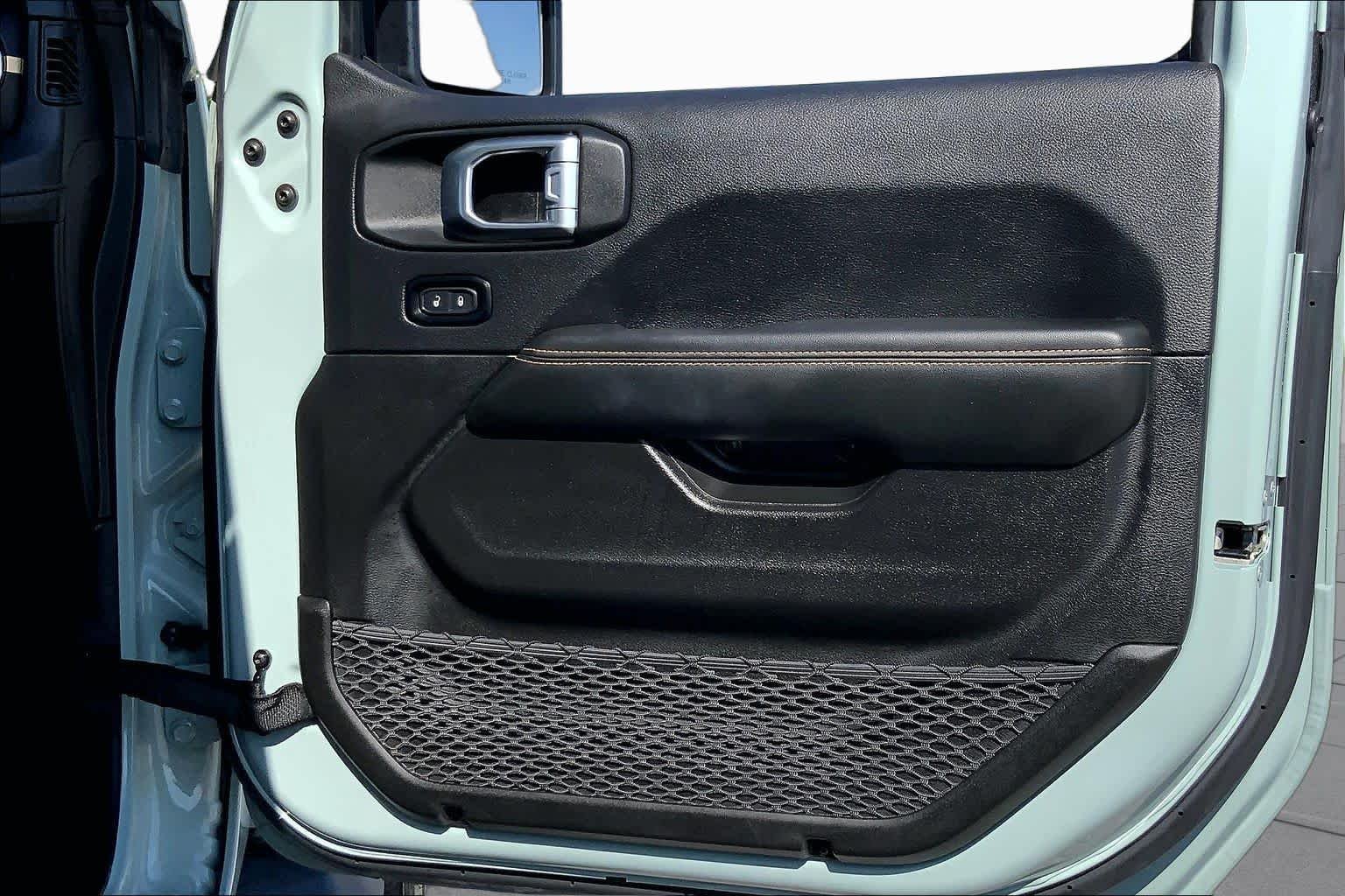 Used 2024 Earl Clearcoat Jeep Sahara image 22