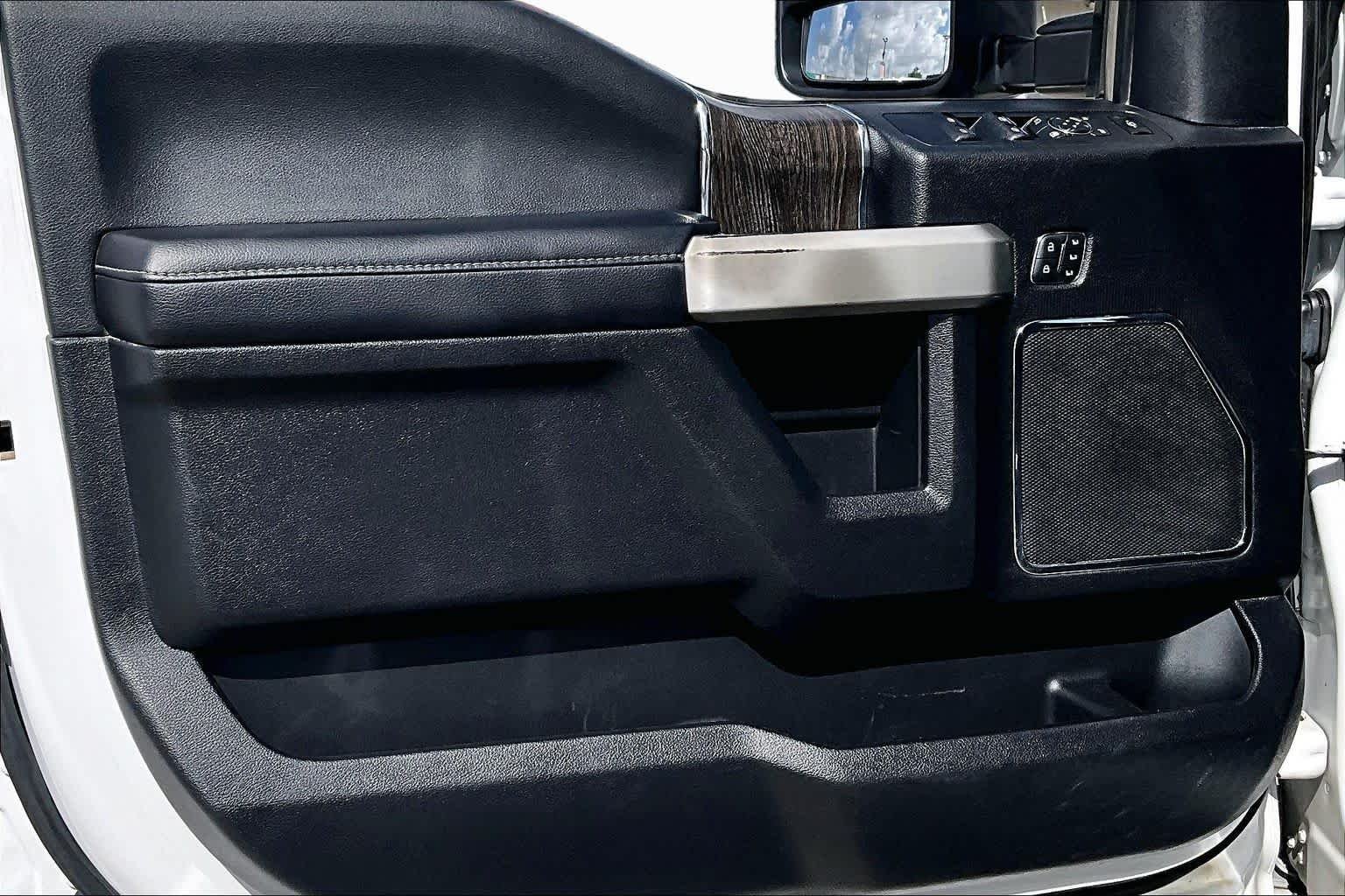 Used 2020 Oxford White Ford LARIAT image 22