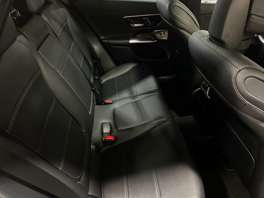 Used 2025 Polar White Mercedes-Benz GLC 300 image 26