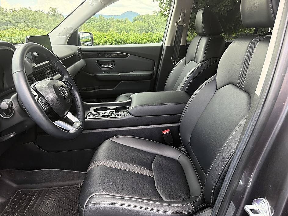 Used 2023 Modern Steel Metallic Honda EX-L 8 Passenger image 11