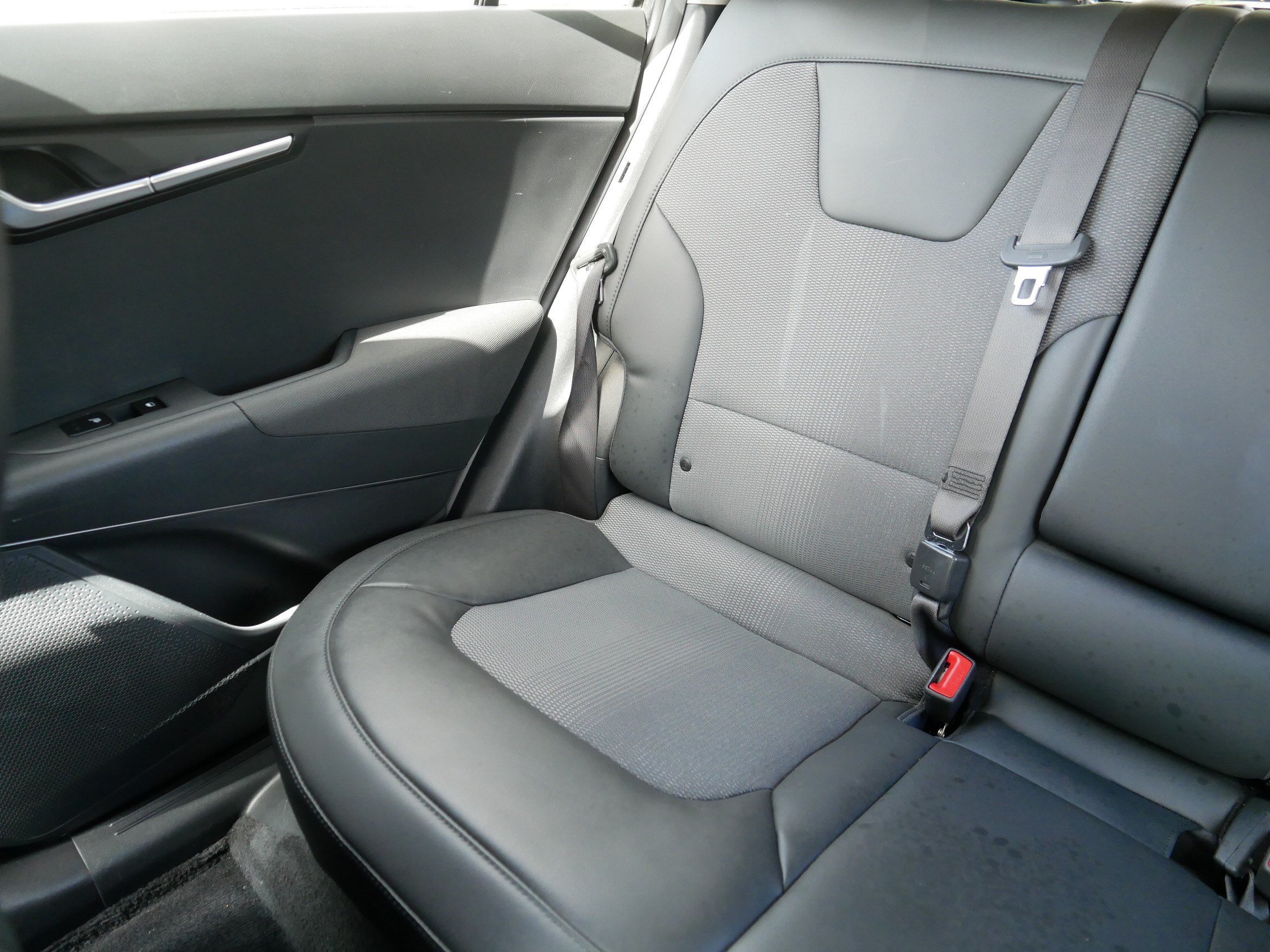 Used 2024 Graphite Gray Kia Wind image 12