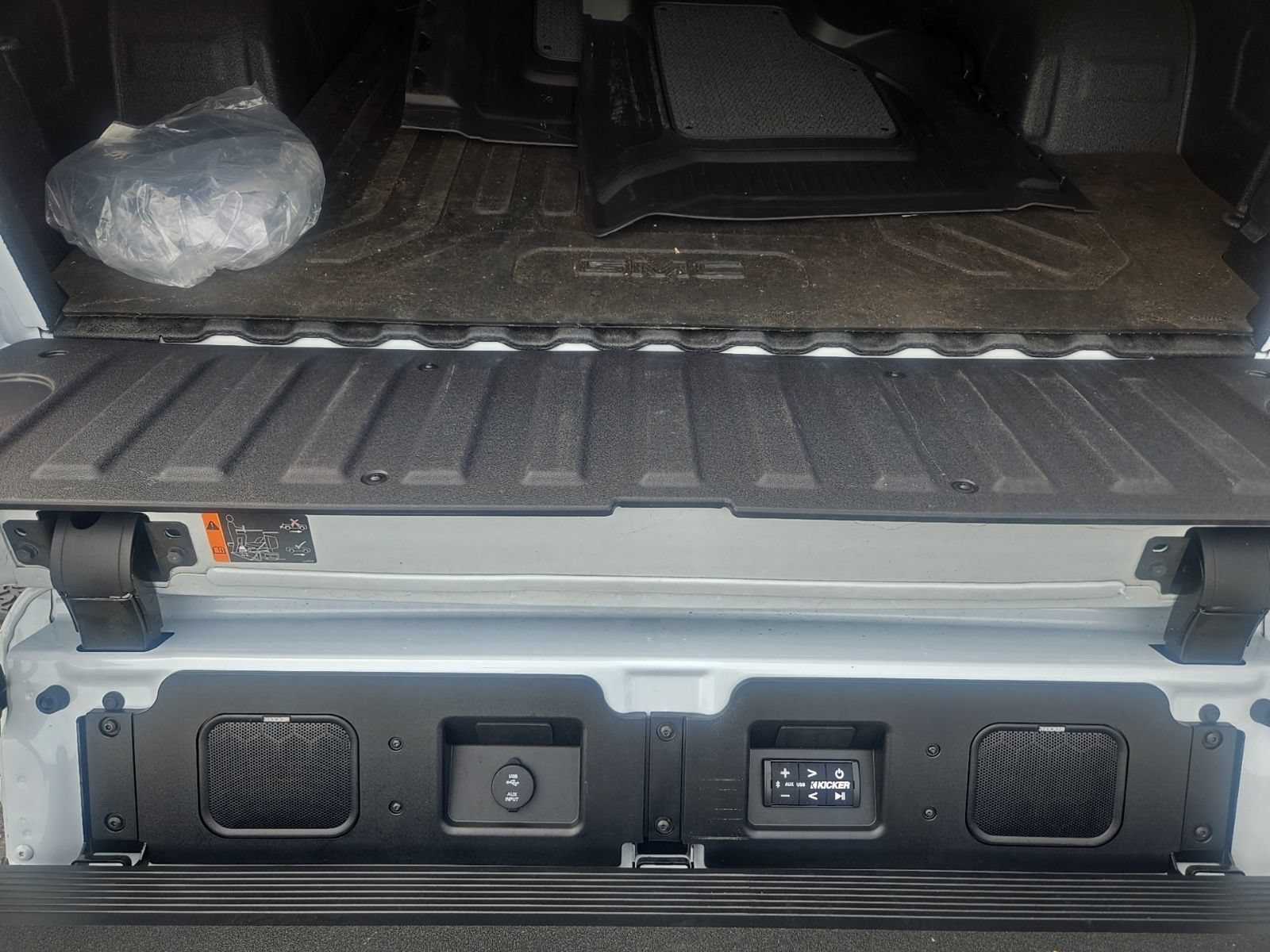 Used 2026 Glacier White Tricoat GMC Denali Ultimate image 33