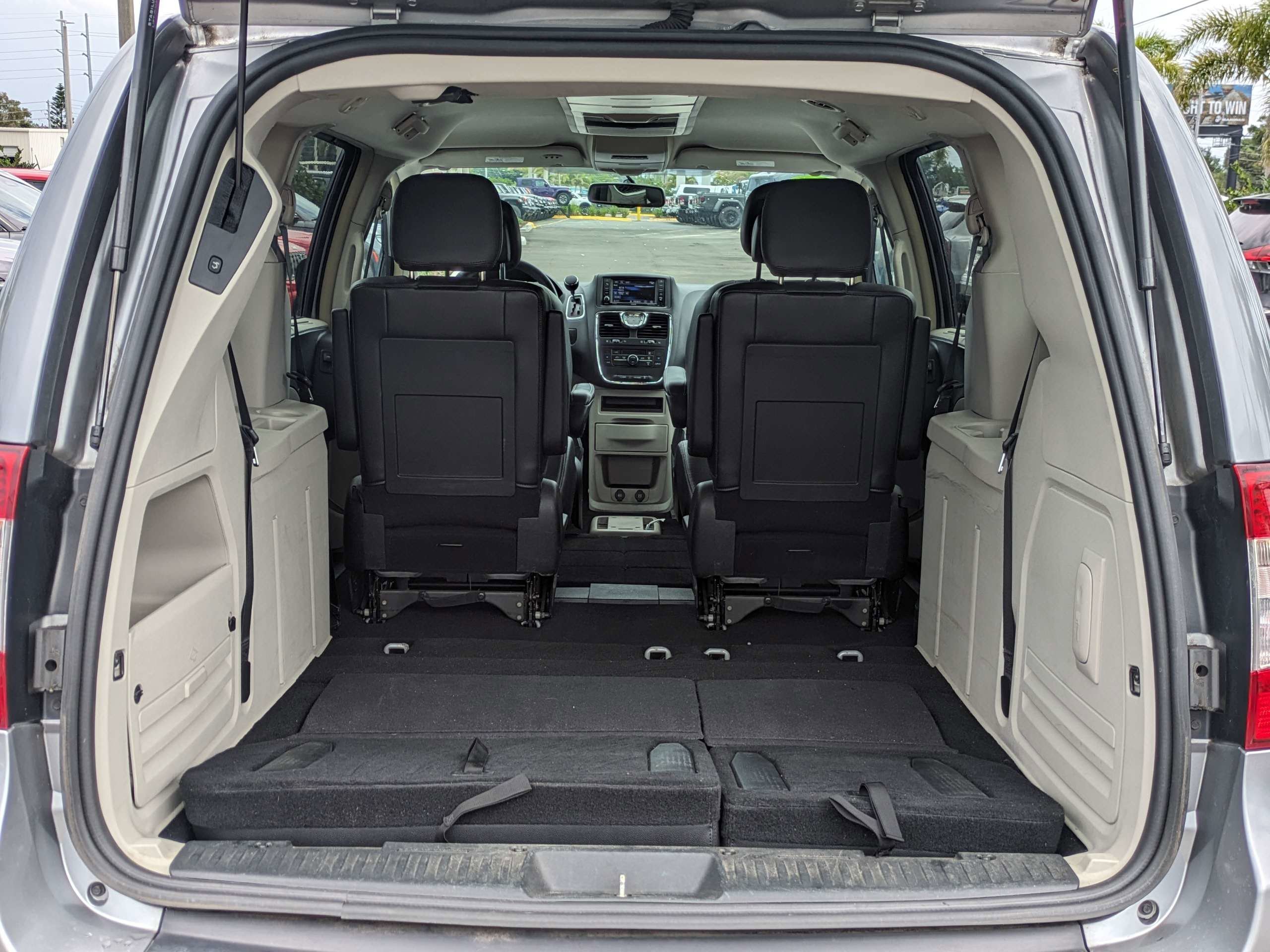 Used 2014 Silver Chrysler Touring image 12
