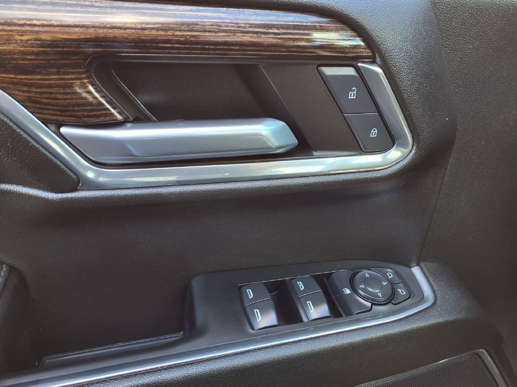 Used 2024 Onyx Black GMC Elevation image 15