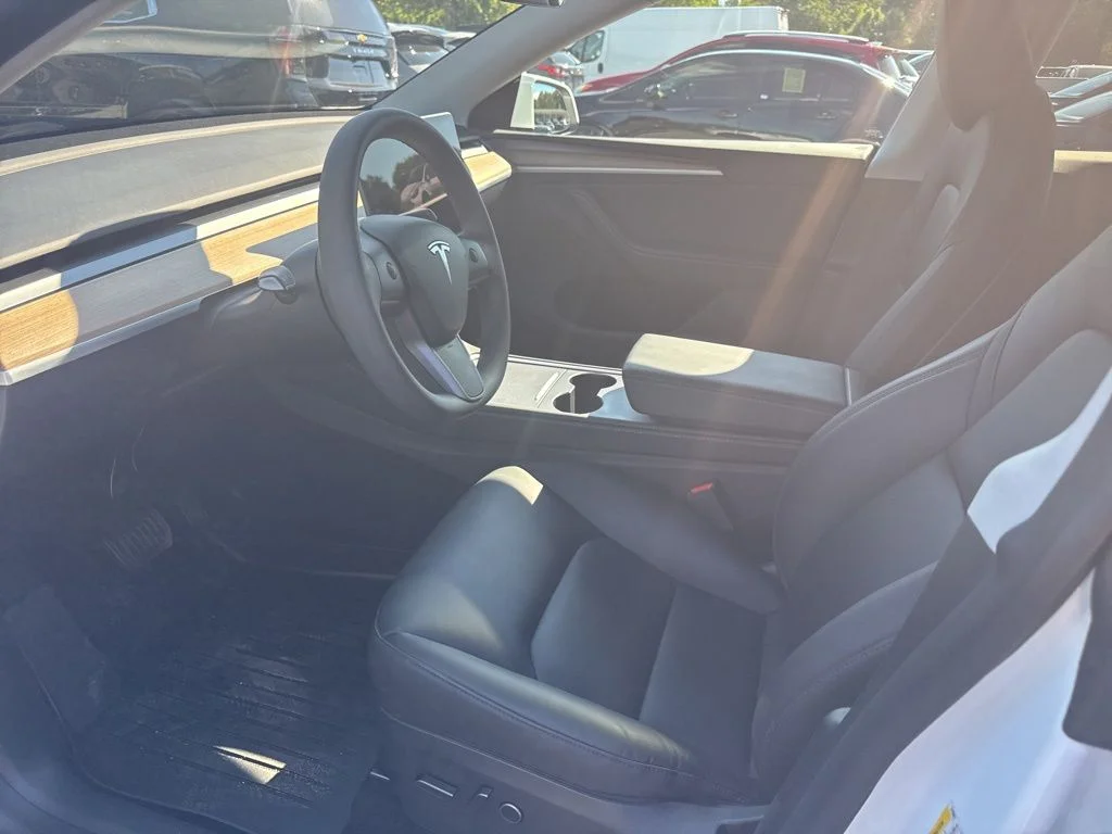 Used 2025  Tesla Long Range image 3