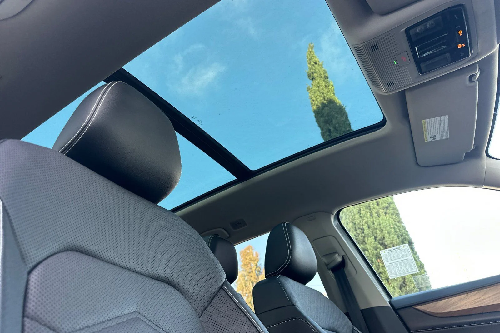 New 2026 Silver Volkswagen 2.0T SE w/Technology image 16