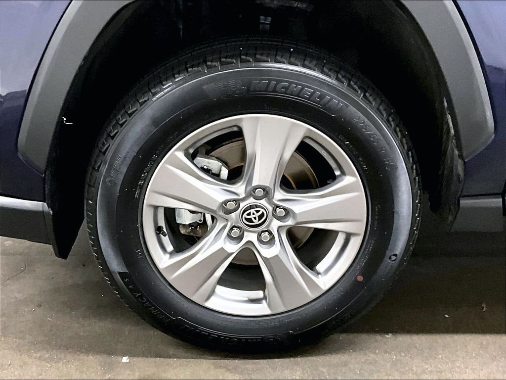 Used 2025  Toyota XLE image 7