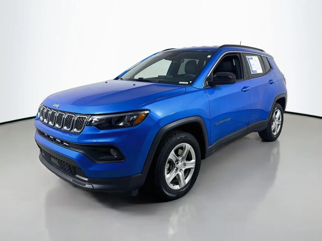 Used 2023 Laser Blue Pearlcoat Jeep Latitude image 10