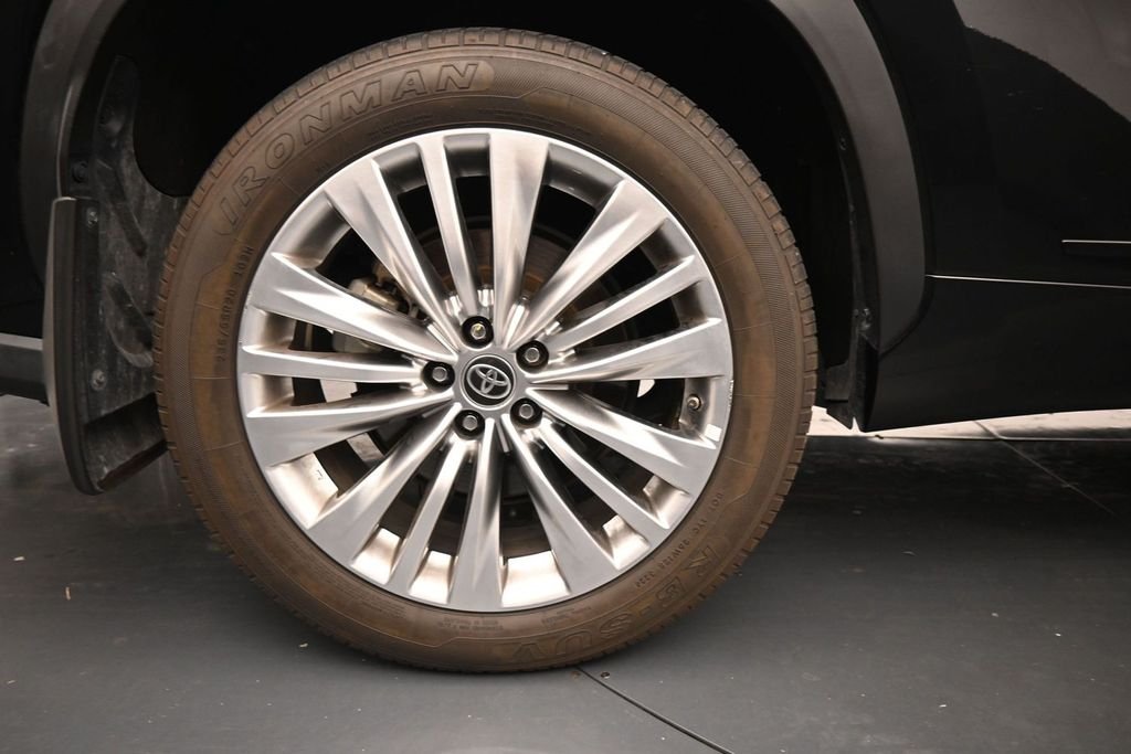 Used 2023 Black Toyota Platinum image 10